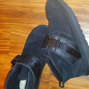UGGs, Neumel, Snapback , SHEEPSKIN BLACK SIZE 14 MENS